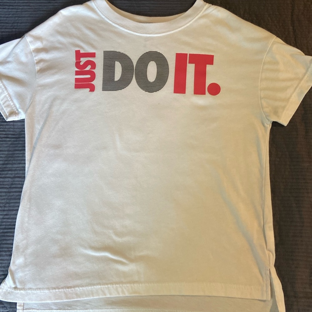 Nike Girls “just do it” tshirt XL